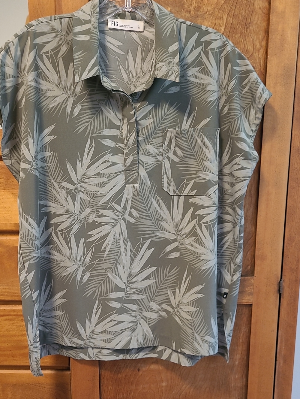 Women’s Green Leaf-Print Short Sleeve Shirt